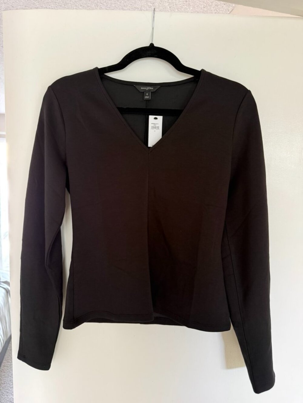 Black V-Neck Long Sleeve Top NWT Small